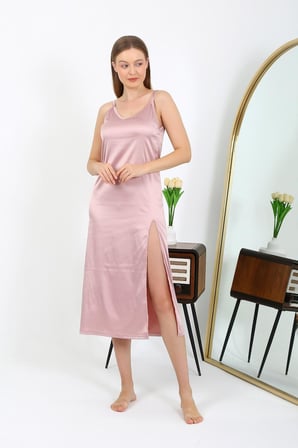 Moda Çizgi Yırtmaçlı Uzun Saten Gecelik Pudra 7410