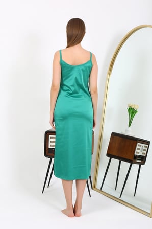 Moda Çizgi Yırtmaçlı Uzun Saten Gecelik Zümrüt 7410 ZÜMRÜT YEŞİLİ