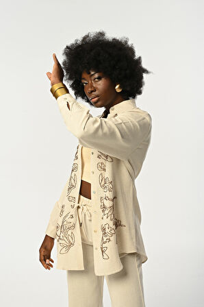 KADIN ÖNÜ BONCUK İŞLEMELİ OVERSİZE KESİM GÖMLEK