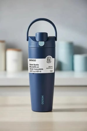 Miniso Lisanslı Pipetli Paslanmaz Çelik Bardak 890 Ml – Çift Cidarlı