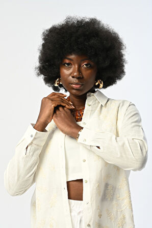 KADIN NAKIŞ VE PUL İŞLEMELİ EKRU OVERSİZE GÖMLEK