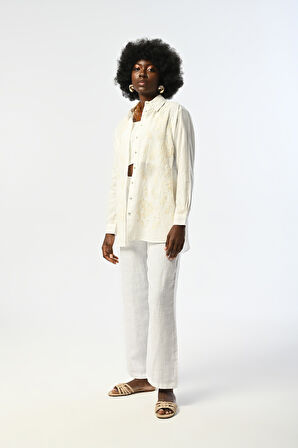 KADIN NAKIŞ VE PUL İŞLEMELİ EKRU OVERSİZE GÖMLEK