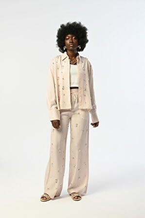 KADIN ÖNÜ TAŞ İŞLEMELİ AÇIK BEJ GÖMLEK