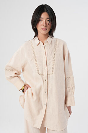 KADIN AÇIK BEJ RENGİ ÖNÜ DANTEL İŞLEMELİ GÖMLEK