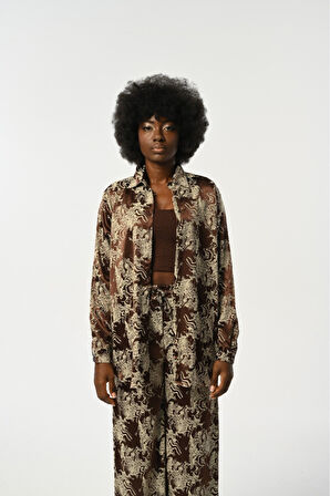 KADIN KARIŞIK DESENLİ KAHVERENGİ OVERSİZE KESİM GÖMLEK