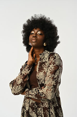 KADIN KARIŞIK DESENLİ KAHVERENGİ OVERSİZE KESİM GÖMLEK