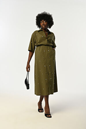 KADIN ÖNÜ TAŞ İŞLEMELİ TRUVAKAR KOLLU HAKİ RENK GÖMLEK