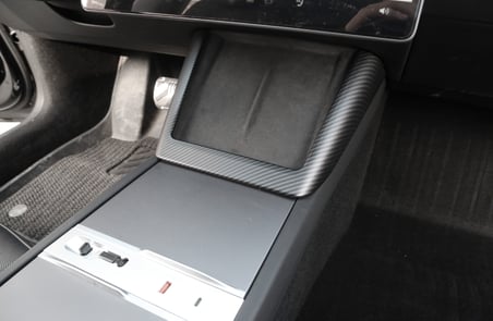 Tesla Model Y 2025+ (JUNIPER)  Orta Vites Kenar Kaplama Karbon