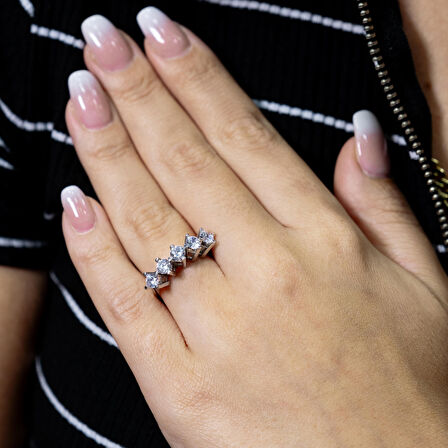 E Renk 1 Karat Pırlanta Beştaş Yüzük