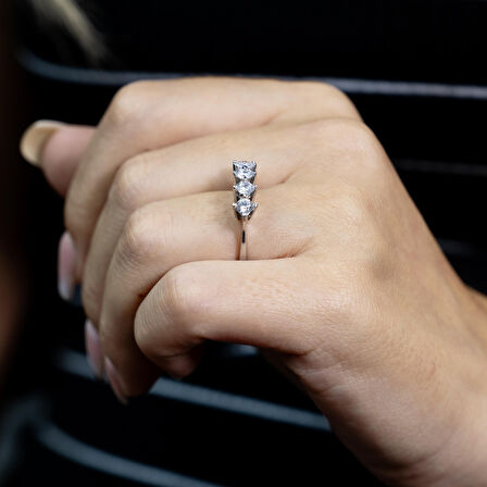 D Renk 0.75  Karat Pırlanta Beştaş Yüzük