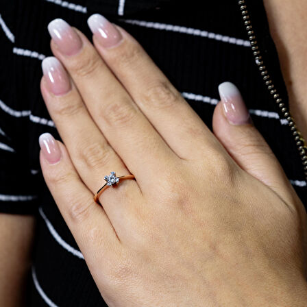 G Renk 0.20 Karat Pırlanta Kalpli Tektaş Yüzük