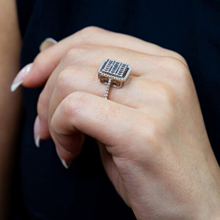 0.71 Karat Pırlanta Hemera Baget Yüzük