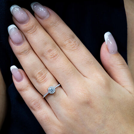 E Renk Toplam 0.36 Karat Pırlanta Tektaş Yüzük