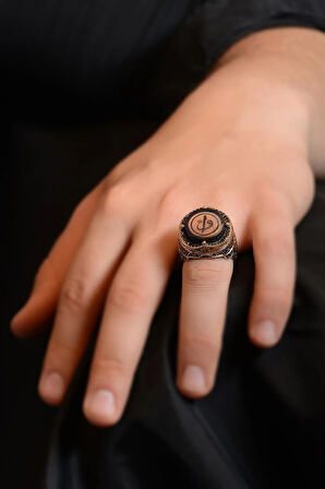 İslam Usta Elif Vav Yazılı Mavi Kehribar Taşlı Yanı Işlemeli Erkek Gümüş Yüzük