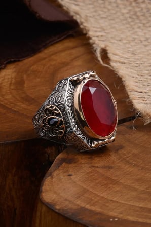 Yakut Garnet Taşlı Yanı Zirkon Taşlı Işlemeli Erkek Gümüş Yüzük