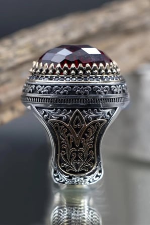 Kırmızı Zirkon Taşlı Ay Yıldız Desenli Yanı Lale Motif Erkek 925 Ayar Gümüş Yüzük Gyzendzıray-krm