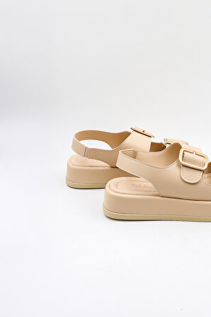 Park Moda Dolgu Topuklu Çift Bantlı Arkası Lastikli Tokalı Kadın Sandalet PM183 Bej Cilt