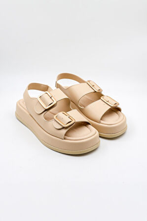 Park Moda Dolgu Topuklu Çift Bantlı Arkası Lastikli Tokalı Kadın Sandalet PM183 Bej Cilt