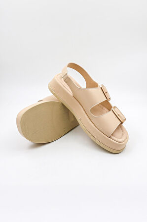 Park Moda Dolgu Topuklu Çift Bantlı Arkası Lastikli Tokalı Kadın Sandalet PM183 Bej Cilt