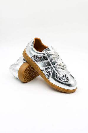 Guja İthal Bağcıklı Aksesuar Detaylı Snekar Kadın Spor Ayakkabı GJ3266 Altın