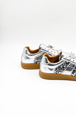 Guja İthal Bağcıklı Aksesuar Detaylı Snekar Kadın Spor Ayakkabı GJ3266 Altın