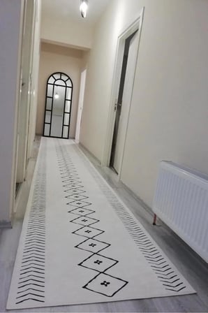 Yolluk Halı – Kaymaz Tabanlı, Yıkanabilir, Yumuşak Dokulu, Şık ve Dayanıklı Tasarım (iskand