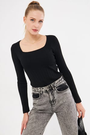 Kadın Siyah Kare Yaka Likralı Triko Bluz ARM-25K069006