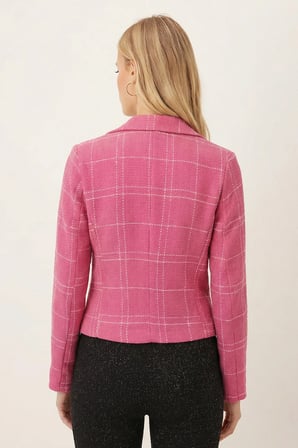 Kadın Fuşya-Bej Kruvaze Yaka Tüvit Crop Ceket ARM-24K001014
