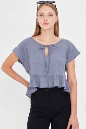 Kadın Gri Yarasa Kol Yakası Bağlamalı Eteği Fırfırlı Oversize Crop Bluz ARM-24Y001088