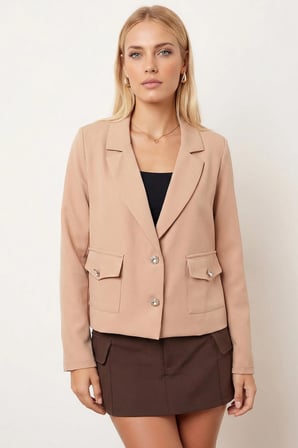 Kadın Bej Erkek Yaka Kare Cepli Crop Ceket ARM-26K001026