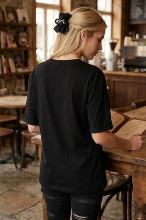 Kadın Siyah Önü Çiçek Baskılı Yanları Yırtmaçlı Pamuklu T-Shirt ARM-26Y137003
