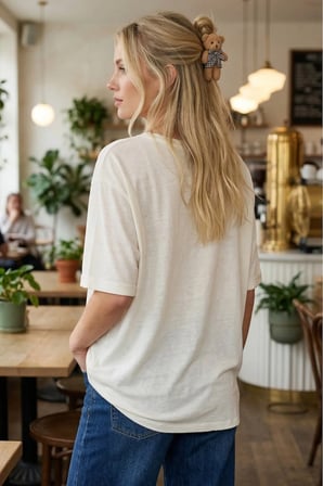 Kadın Beyaz Önü Çiçek Baskılı Yanları Yırtmaçlı Pamuklu T-Shirt ARM-26Y137003