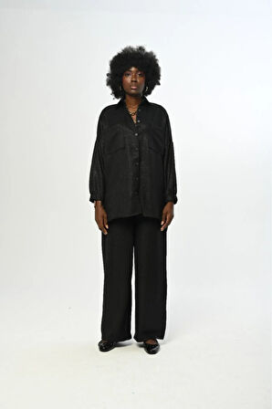 KADIN DÜZ RENK SİMLİ ÇİFT CEPLİ KOLLARI BÜZGÜLÜ OVERSİZE KESİM GÖMLEK