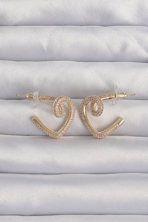 Pirinç Gold Renk Zirkon Taşlı Kıvrımlı Yarım Kalp Küpe -