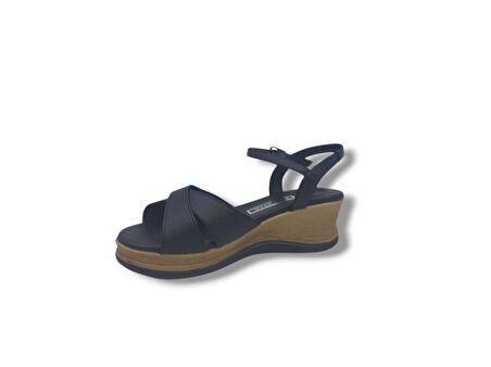 Zerhan KA02 Kadın Siyah Tokalı Dolgu Topuk Sandalet Ayakkabı