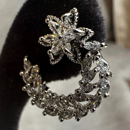 Uretti - İREM 3914 6728 Zirkon Taşlı Ay Model Tasarım Küpe