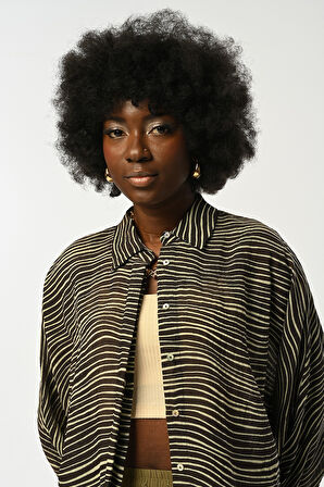 KADIN KOLLARI BAĞLAMALI DESENLİ OVERSİZE KESİM GÖMLEK