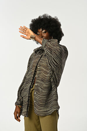 KADIN KOLLARI BAĞLAMALI DESENLİ OVERSİZE KESİM GÖMLEK