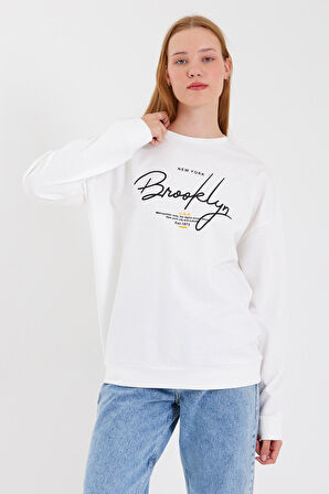 SPR23SWK331 Bisiklet Yaka Ön El Yazılı Brooklyn Sweat