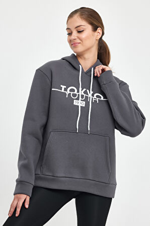 Süperlife Kadın Kapşonlu Rahat Kalıp İçi Polarlı 3 iplik Kanguru Cepli Tokyo Baskılı Swetashırt Spr24swk12