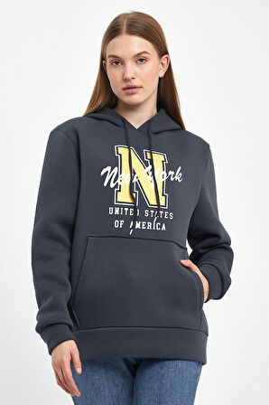 Kadın Kapşonlu Rahat Kalıp İçi Polarlı 3 iplik N Baskılı SweatShırt spr24swK06