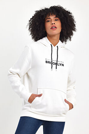 Kadın Kapşonlu Rahat Kalıp İçi Polarlı 3 iplik  W. Brooklyn Baskılı Swetashırt spr24swk04 