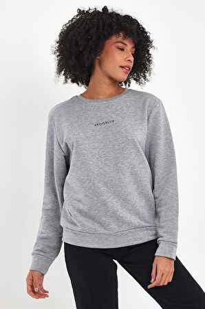 Kadın Bisiklet Yaka Rahat Kalıp 3 iplik Kalın Orta Brooklyn Nakışlı Sweatshirt SPR24SWk34