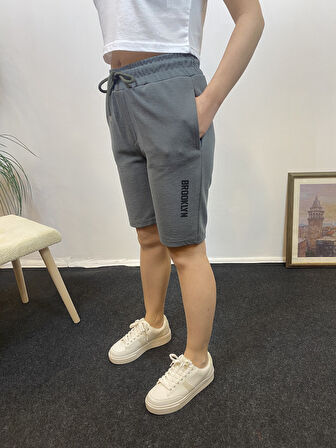 Kadın Rahat Kalıp Beli Lastikli Cepli Basklı Şort SPR24SRK208