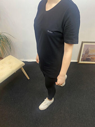 Kadın V Yaka Brooklyn Baskılı Kısa Kollu Tişort SPR24tsk265