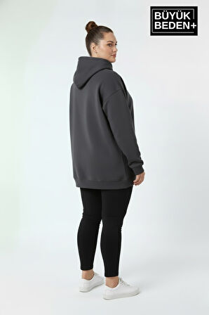 Kadın Büyük Beden AR Baskılı Kapüşonlu Sweatshirt SPR26BSWK963