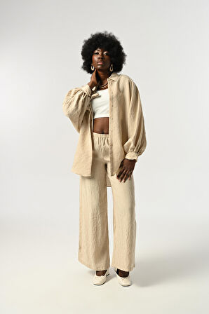 KADIN KOLLARI BAĞLAMA DETAYLI KIRIŞIK KUMAŞ DÜZ RENK OVERSİZE GÖMLEK