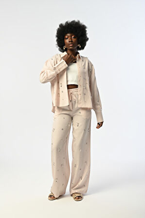 KADIN ÖNÜ TAŞ İŞLEMELİ AÇIK BEJ GÖMLEK