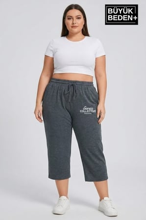 Kadın Büyük Beden Unified Collective Baskılı Beli Lastikli Bol Paça Kapri Şort 3XL-6XL SPR26BSRK591-10