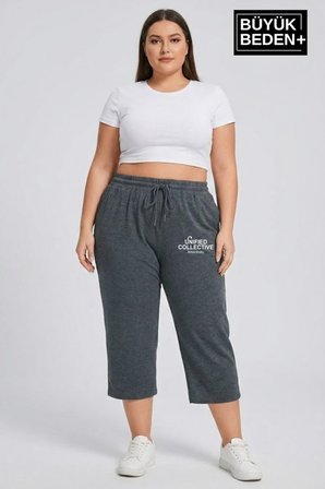 Kadın Büyük Beden Unified Collective Baskılı Beli Lastikli Bol Paça Kapri Şort 3XL-6XL SPR26BSRK591-10